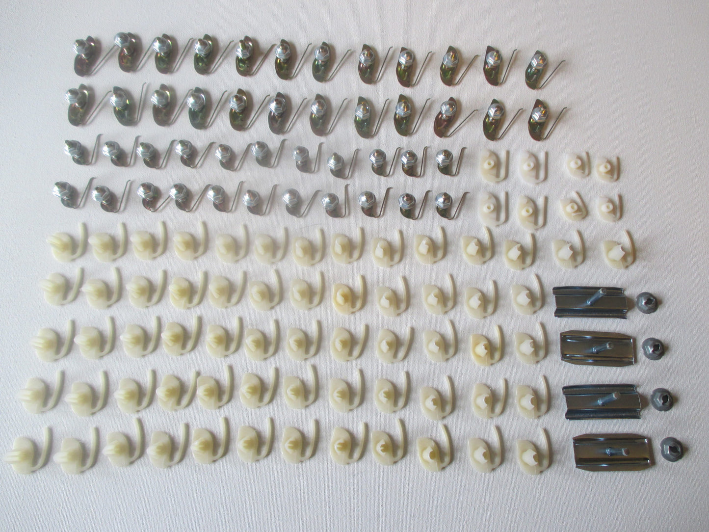 64 Chev Moulding Clip Set - 4 Door