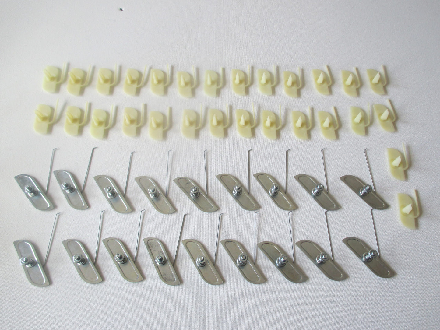 63 Chev Moulding Clip Set