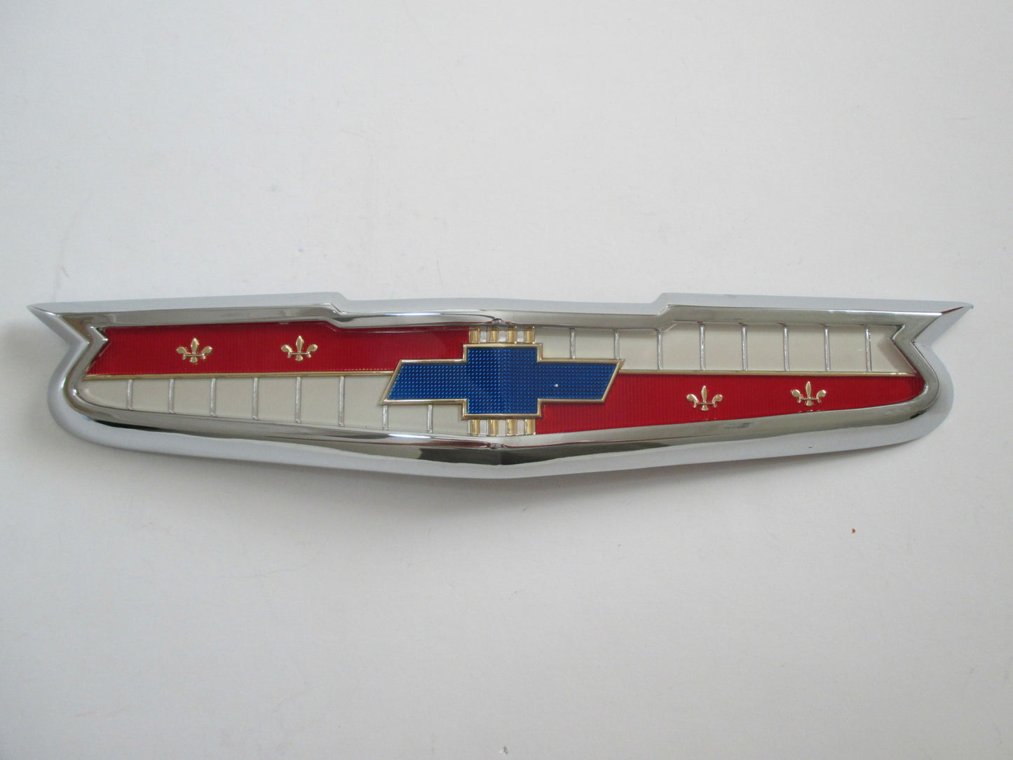 56 CHEV 6 CYL. BONNET BADGE ASSEMBLY 1956 NEW CHEVROLET BELAIR EMBLEM HOOD0