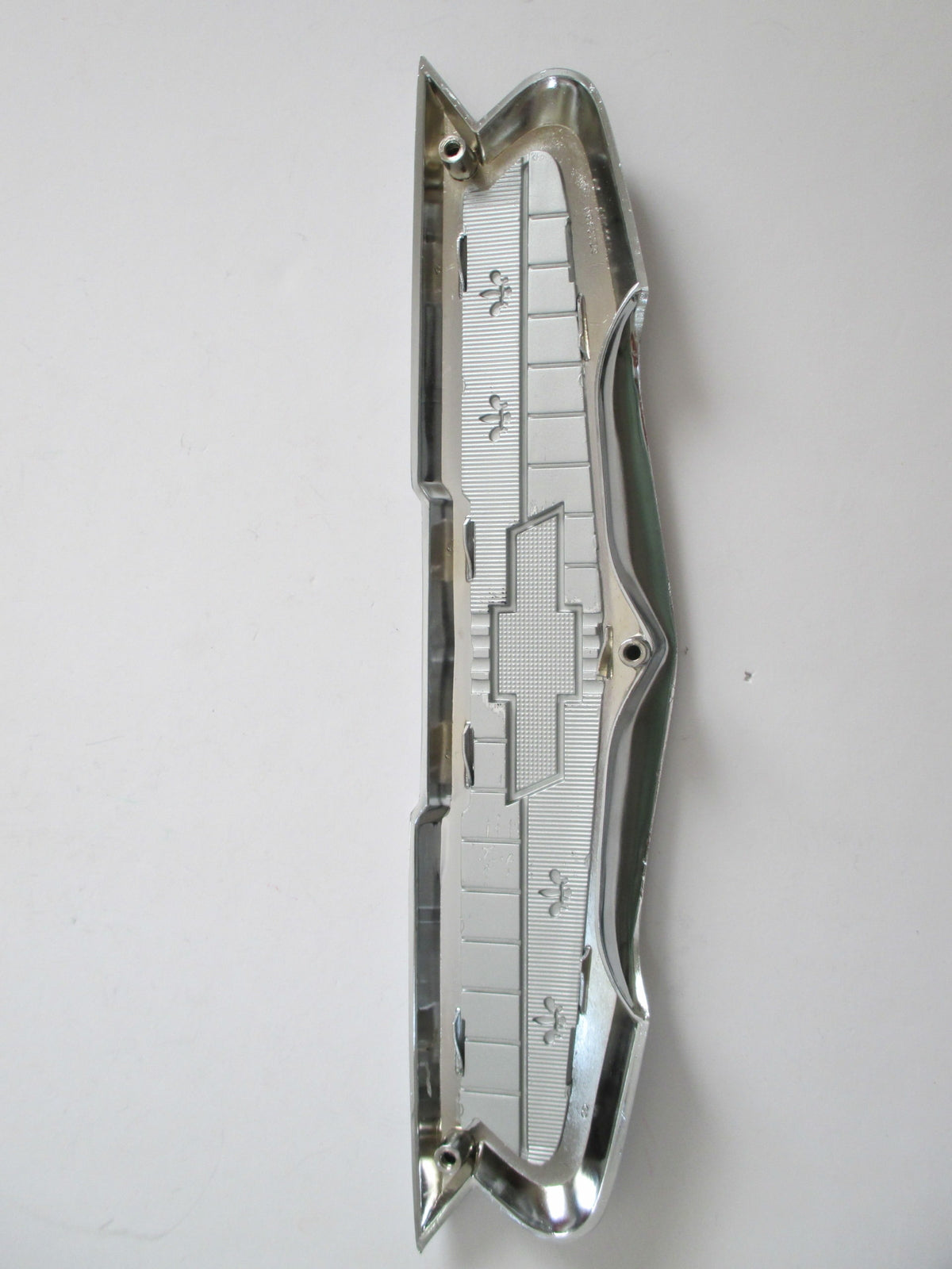 56 CHEV 6 CYL. BOOT BADGE ASSEMBLY 1956 NEW CHEVROLET EMBLEM TRUNK 57 581