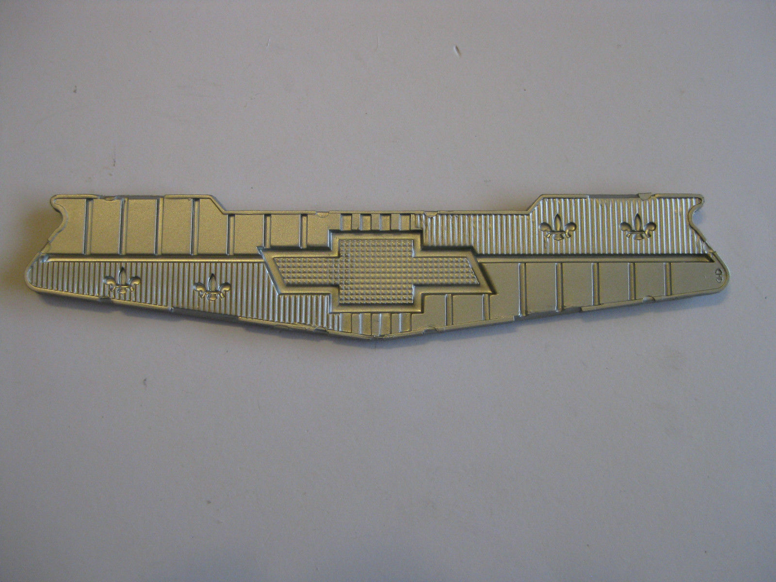 56 CHEV V8 REAR BOOT BADGE INSERT 1956 60 NEW CHEVROLET BELAIR EMBLEM TRUNK1