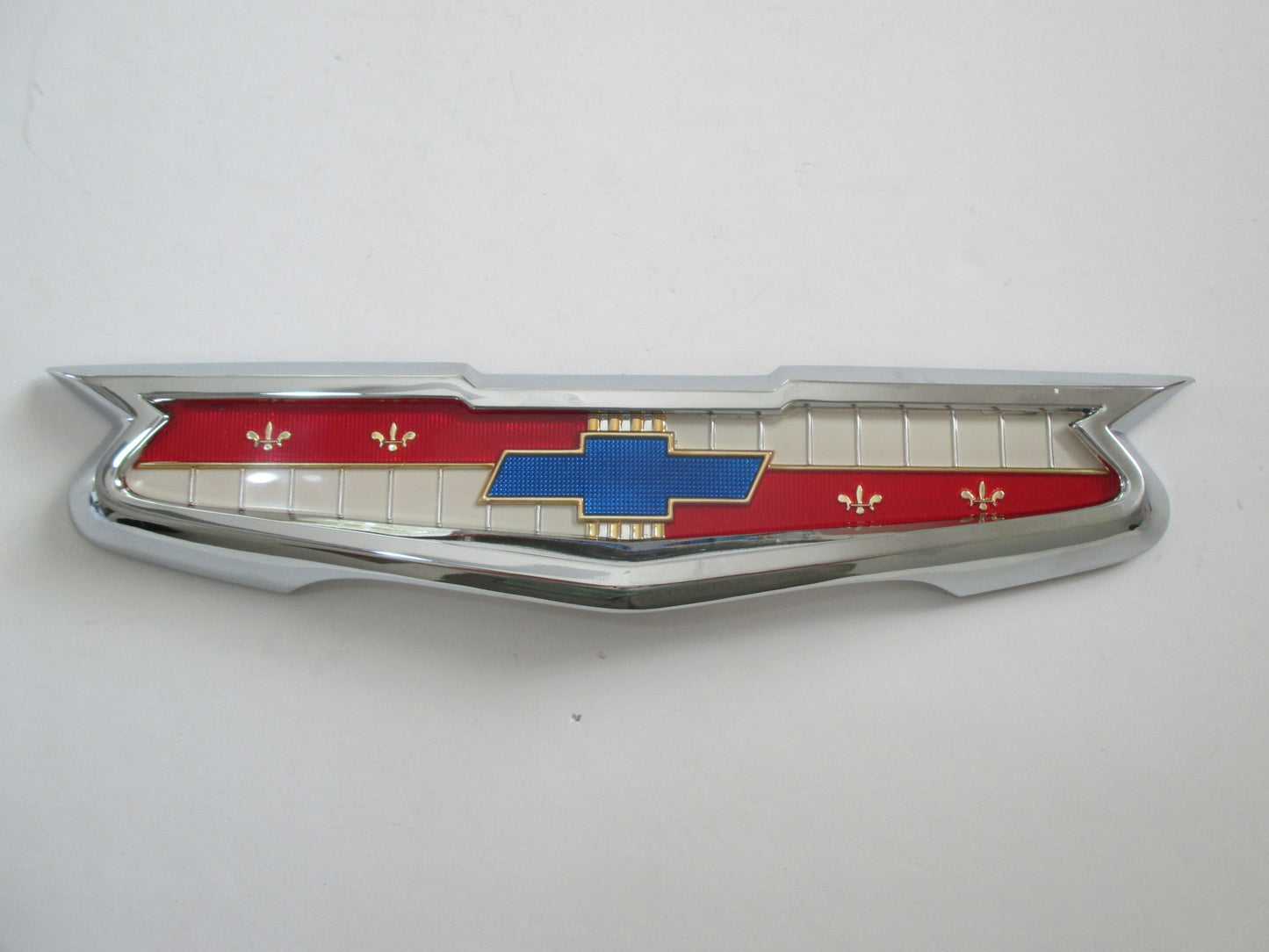 56 CHEV 6 CYL. BOOT BADGE ASSEMBLY 1956 NEW CHEVROLET EMBLEM TRUNK 57 580